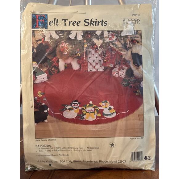 Vintage Hobby Kraft Felt Tree Skirt Kit Snow Family Christmas Tree Skirt 36" - Picture 4 of 6